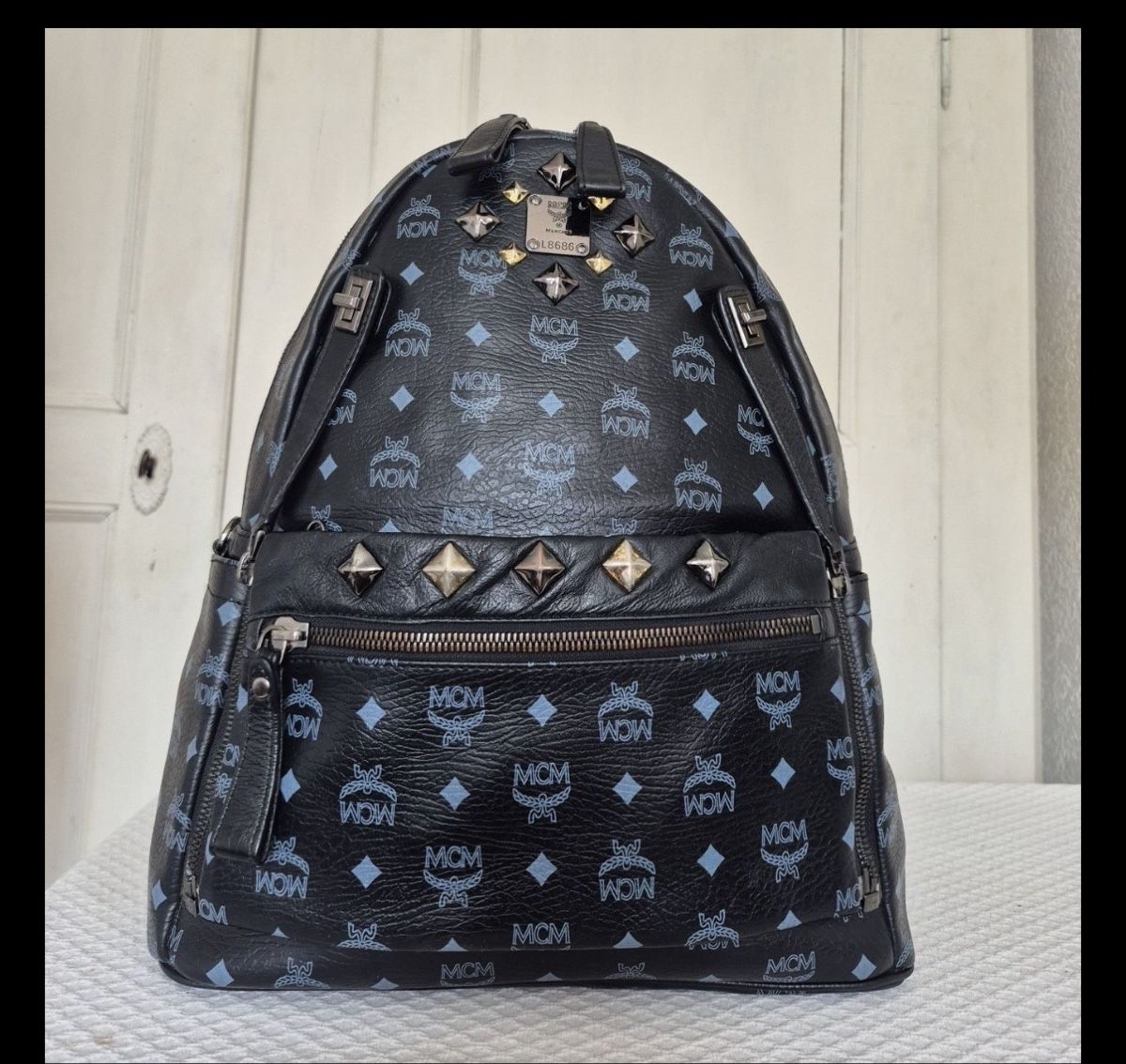Rucksäcke: Original MCM Rucksack Mit Nieten – Gebraucht aus Witterswil von gsc_z6ts 1
