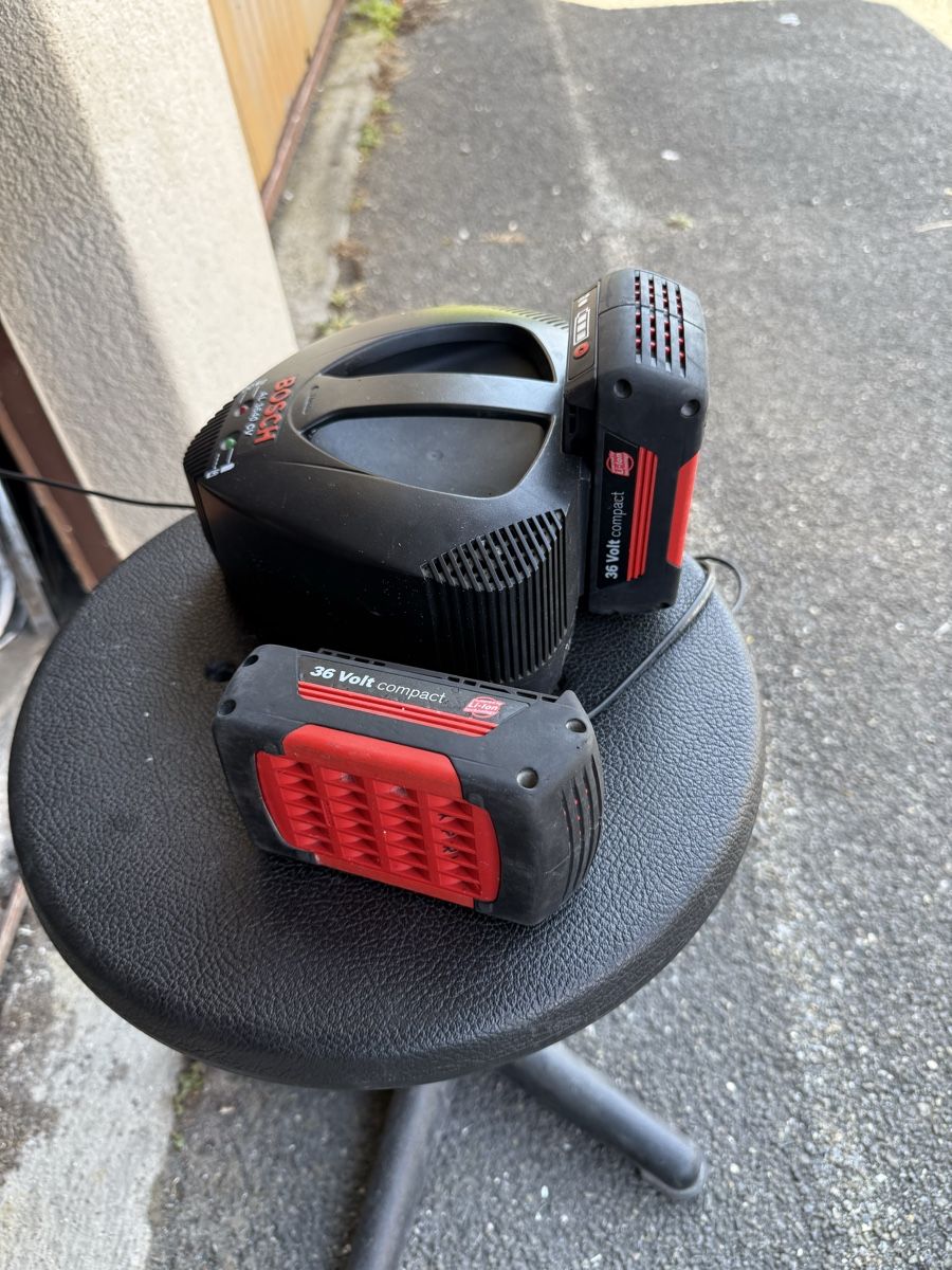 Bosch Caricatori & Batterie: BOSCH Akkus mit ladegerät – Usato da Oberentfelden venduto da lam_vj88 1