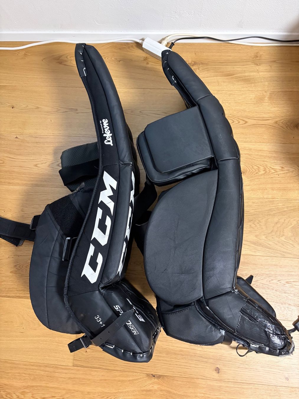 Ccm Protezioni & Imbottiture: CCM Beinschoner 33‘+1 – Usato da Wangen b. Olten venduto da PhilipS43 3