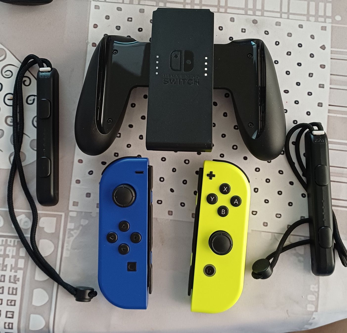 Manettes: JOY CON ORIGINAL NINTENDO SWITCH – Neuf (Voir description) à Villars-le-Terroir par Hamtaro71 1
