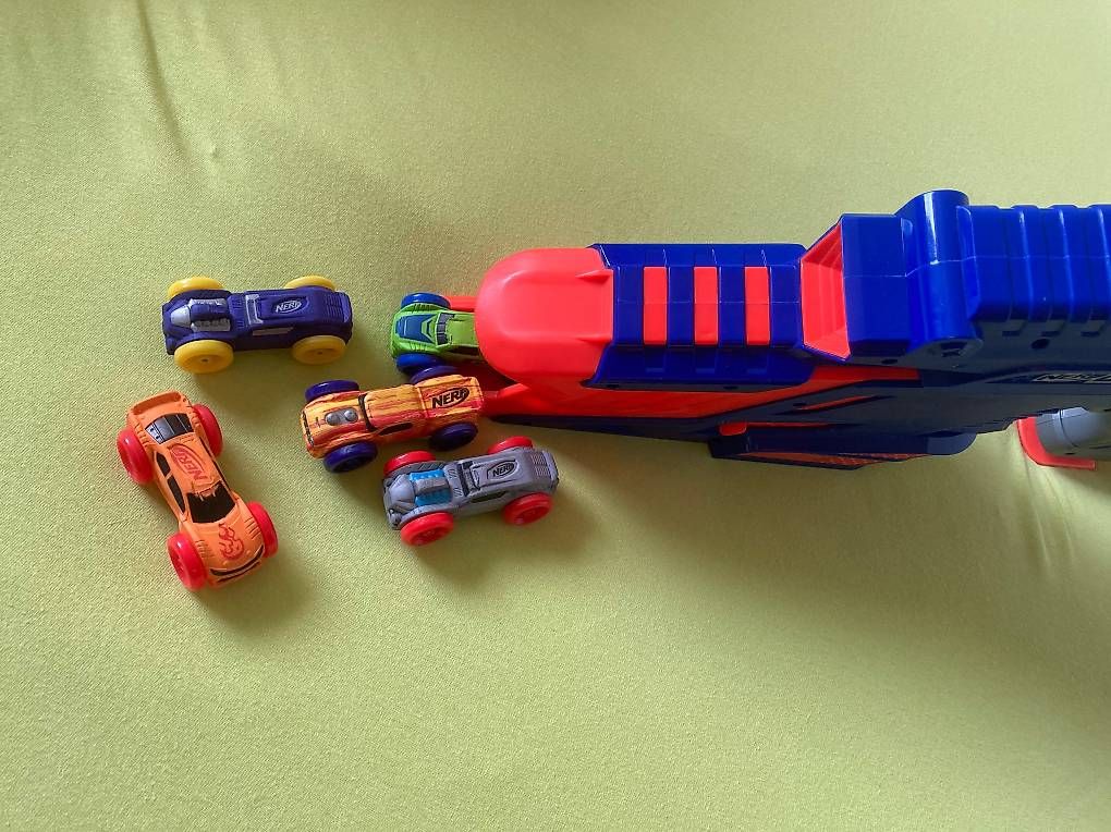 Nerf Giocattoli: Nerf Nitro MotoFury Rapid Rally mit 5 Autos – Usato da St. Pelagiberg venduto da Yellow73