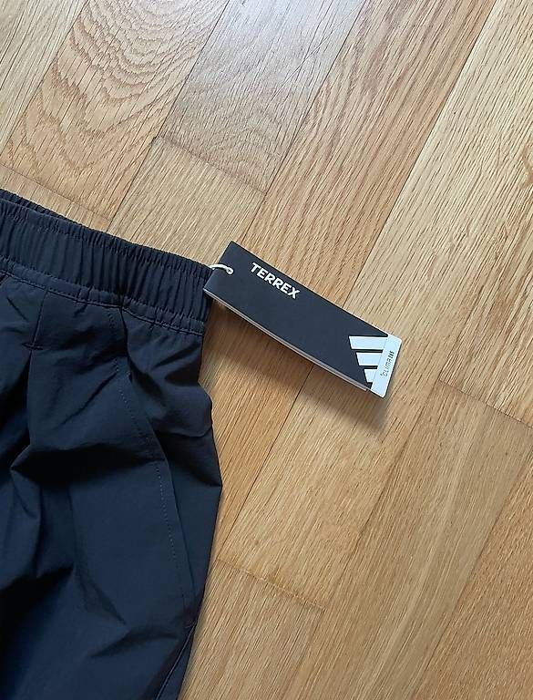 Pantaloni: Adidas Terrex Xploric Cargo pants – Usato da Zürich venduto da Michelle183 1