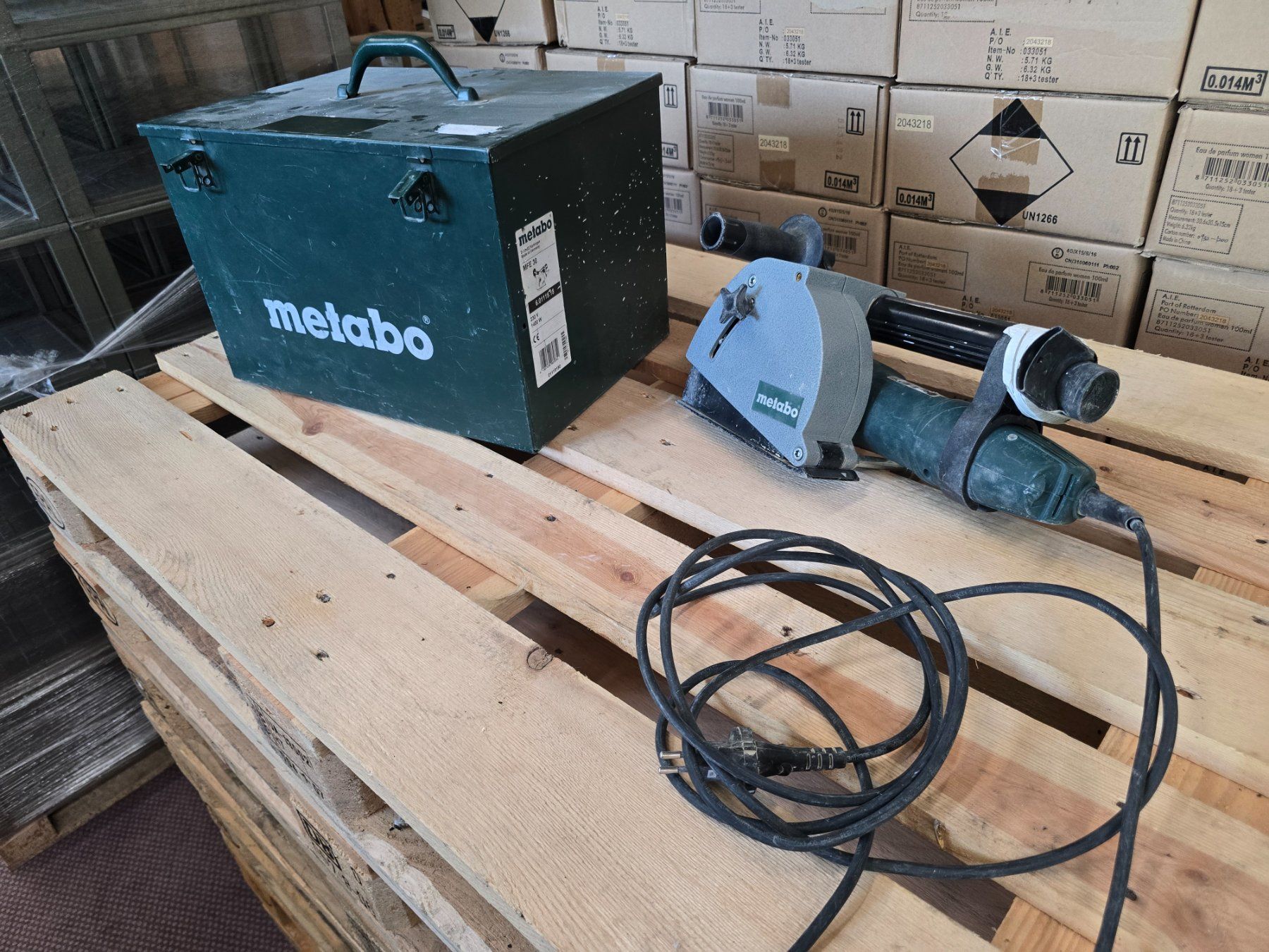 Metabo Tutti gli attrezzi: Profi Metabo MFE 30 Mauernutfräse mit Koffer ab 1.- – Usato da KRINAU venduto da Mio_Liqstyle 1