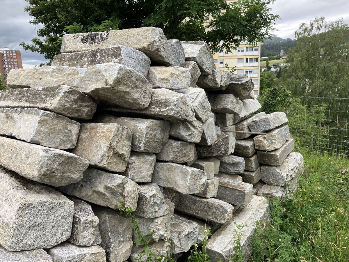 Pietre & tegole: Granitsteine – Usato da Selzach venduto da Gart-Nig 4