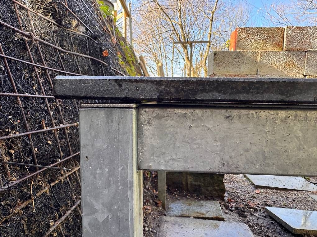 Tavoli: Gartentisch Granit – Usato da Felben-Wellhausen venduto da Subhaga 1