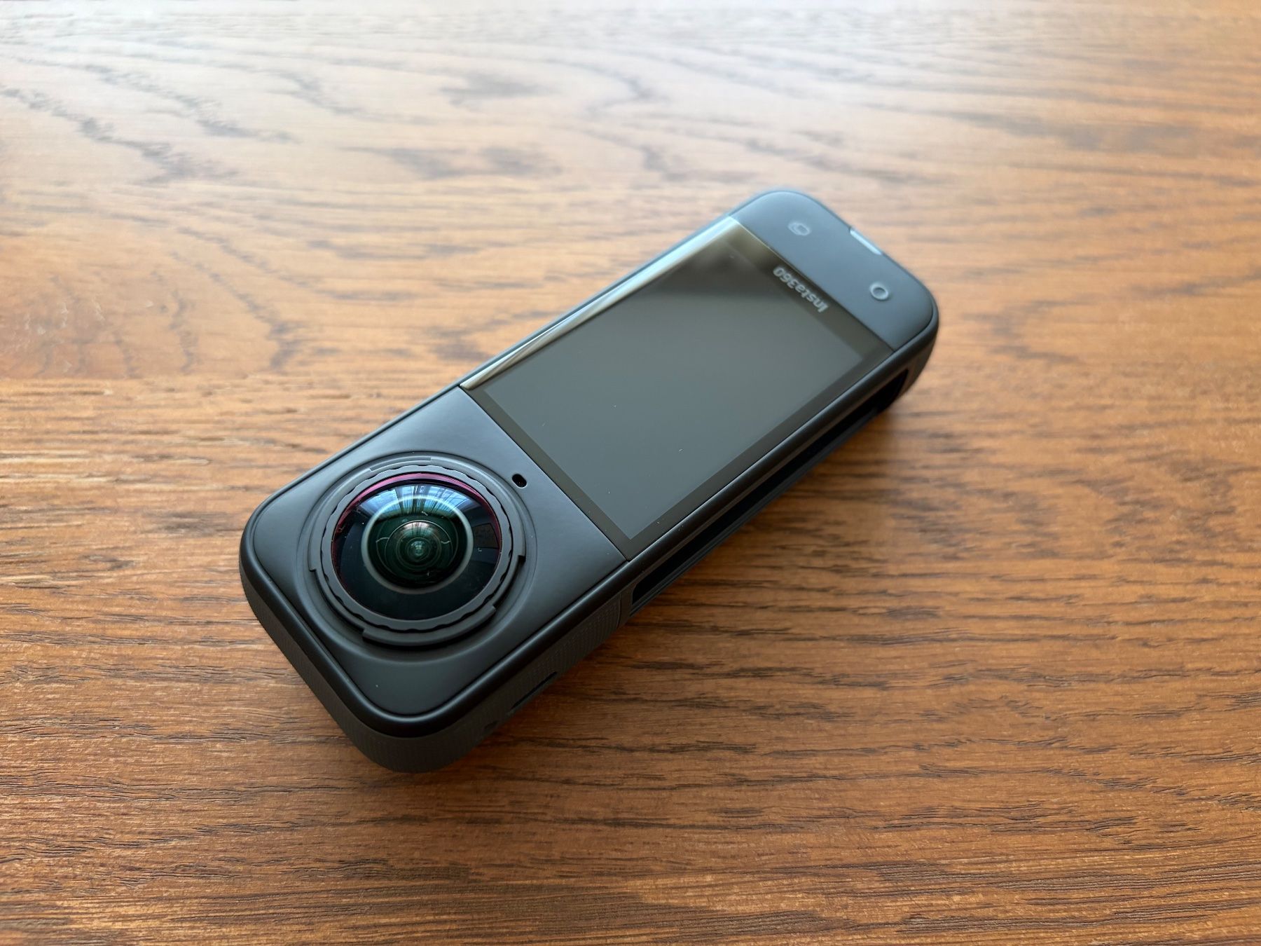 Insta360 Action Cam: INSTA360 X5 Essentials Bundle (inkl.128GB SD Karte+Garantie) – Usato da Knonau venduto da Vincent_vega84 2