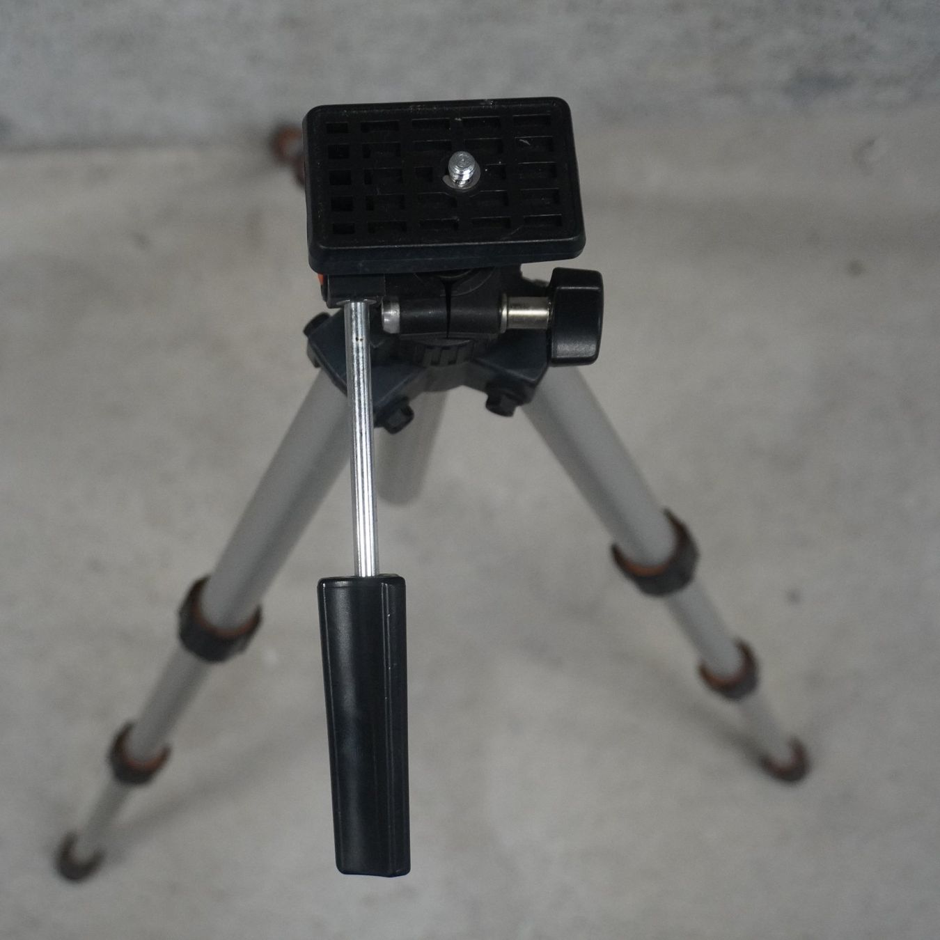 Treppiedi & Teste: Robustes Stativ SLIK Aluminium Made In Japan  (HE301) – Usato da Basel venduto da B.W.B. 1