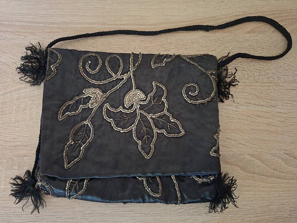 Borse da donna: Handtasche Silberbestickt – Nuovo (secondo la descrizione) da Waltenschwil venduto da Cassie11