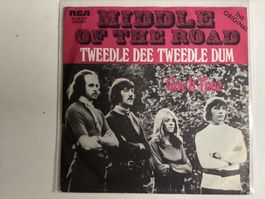 Middle Of The Road Single - Tweedle Dee Tweedle Dum