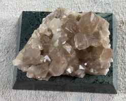 MINERAL AUF MARMORSOCKEL
