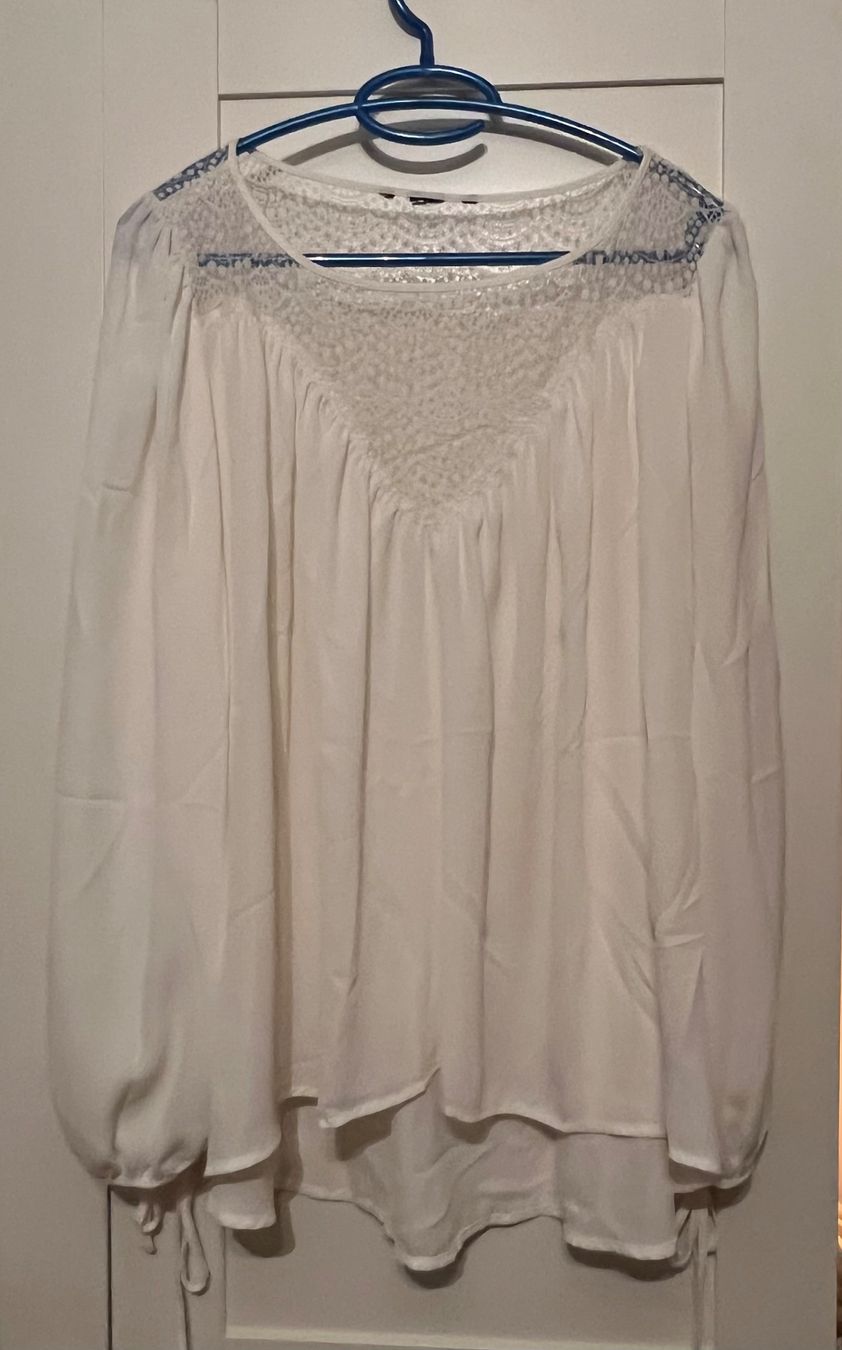 Camicette: • Cremeweisse Bluse • – Usato da Basel venduto da mendoza13