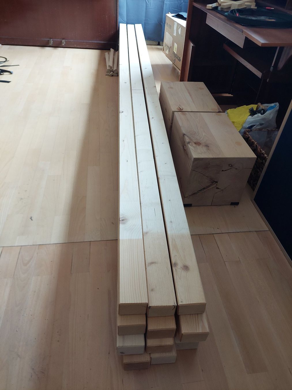 Holzartikel: 12 Holzlatten 3,6m – Gebraucht aus Sevelen von klangfaerber