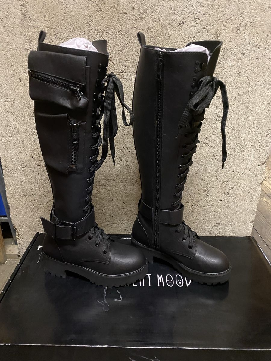 Scarpe da donna: Schwarze Schnürstiefel Combat Boots Gr. 37.5 neu – Nuovo e nell'imballaggio originale da Zürich venduto da DawaChi
