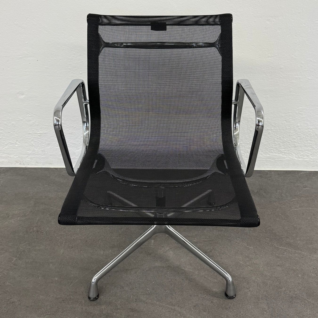 Sedie: Vitra Eames Alu Chair EA108 Netz – Usato da Schönenwerd venduto da mcofficeshop