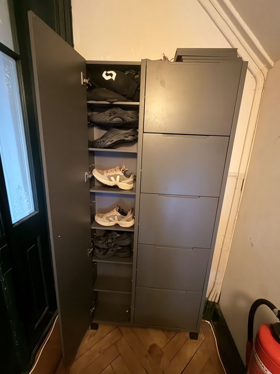 Armoires: Moderner Schuhschrank mit Spiegel – D'occasion à Rüschlikon par MinTruc 1