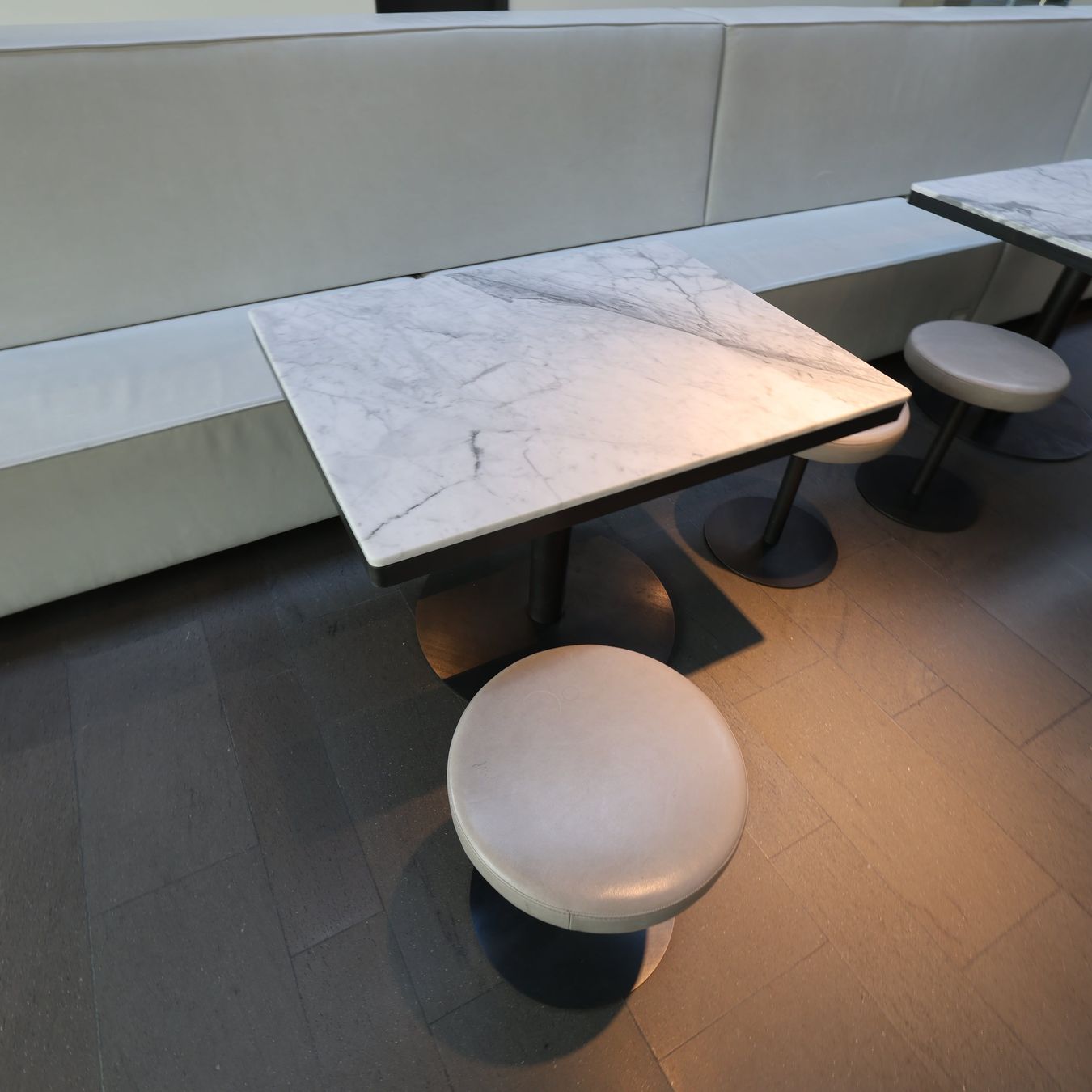 Sgabelli: Sevil Peach Next Stool Hocker, Grau – Usato da Affoltern am Albis venduto da Zapro 1