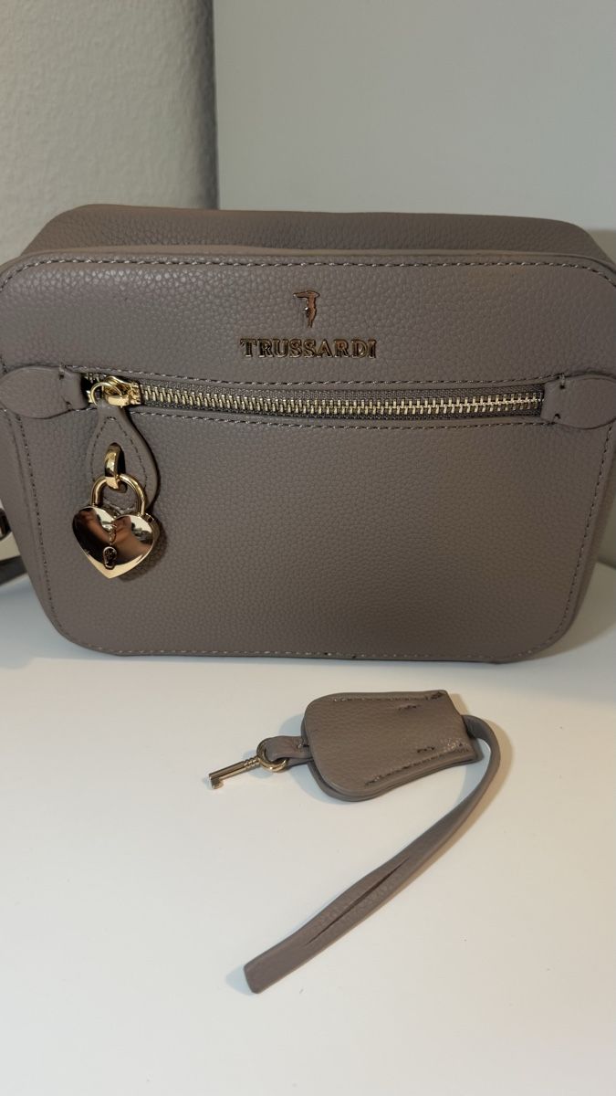 Trussardi Borse da donna: Trussardi Tasche mit Herzschloss – Nuovo (secondo la descrizione) da Zürich venduto da kit_twr9 1