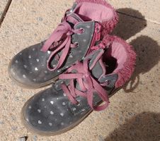 Gefütterte Schuhe Gr. 28