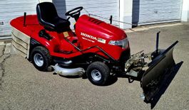 Rasentraktor Honda 2417 mit Schneepflug