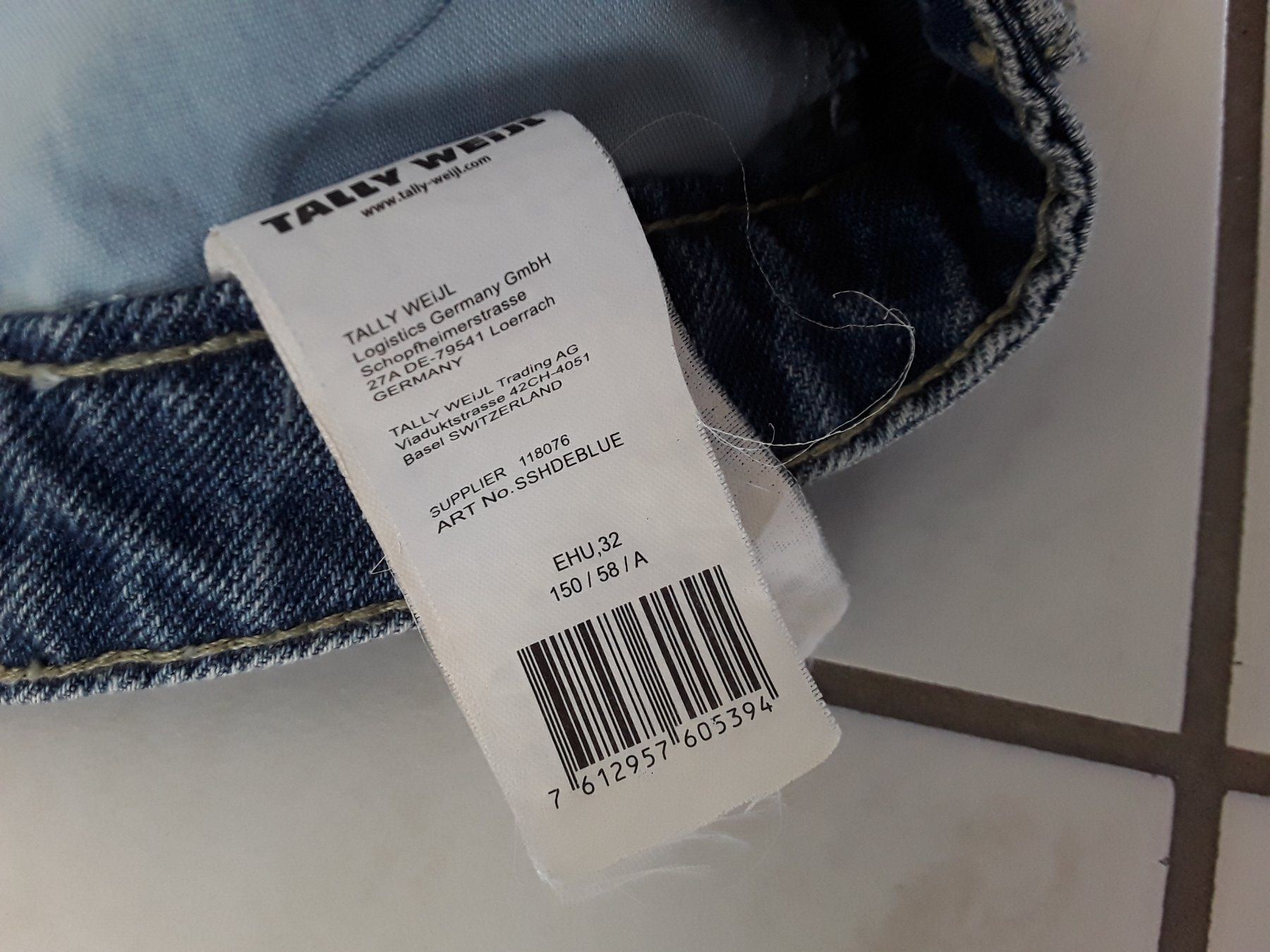 Hosen: Kurze Jeanshosen Size 32 – Gebraucht aus Heimberg von Samprof 4