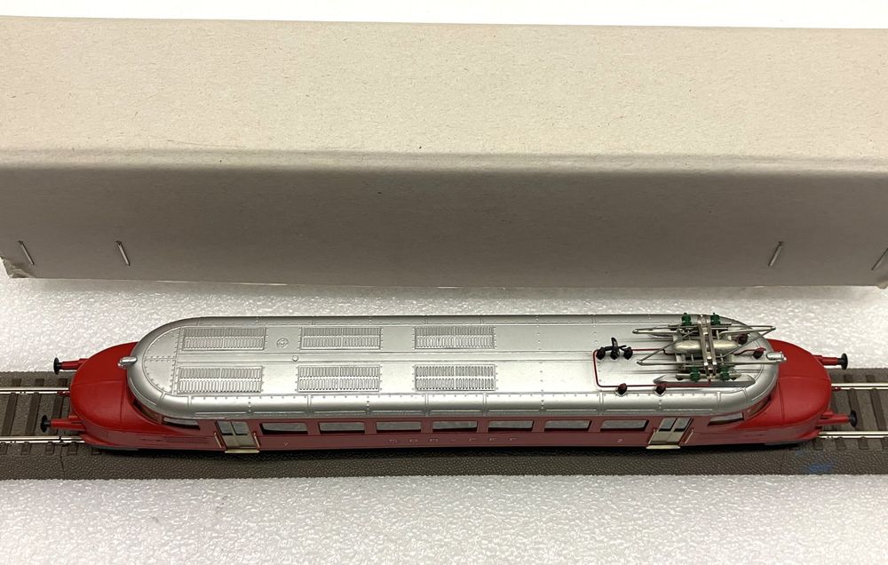 Swiss Modelleisenbahnen: smf ag CHF 1981 H0= schöner roter Pfeil - Messing Swiss Made – Gebraucht aus Thun von retoolinoo 6