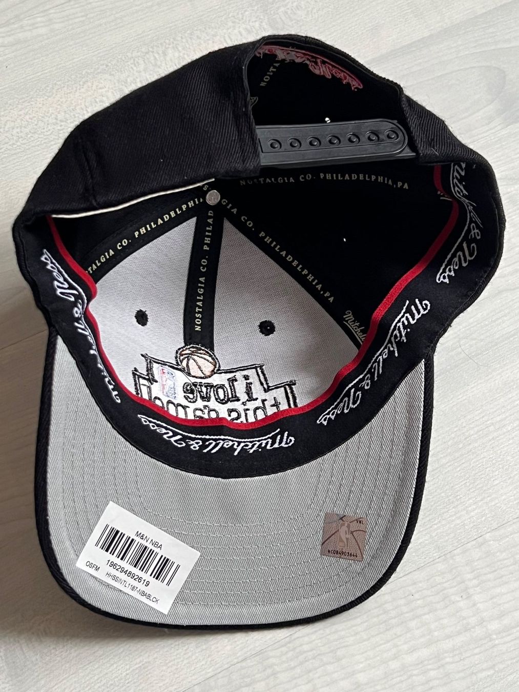 Mitchell & Ness Copricapi, berretti & cappellini: MITCHELL & NESS NBA I LOVE this Game Red Flex Snapback Cap – Nuovo e nell'imballaggio originale da Heimberg venduto da Buck89 1