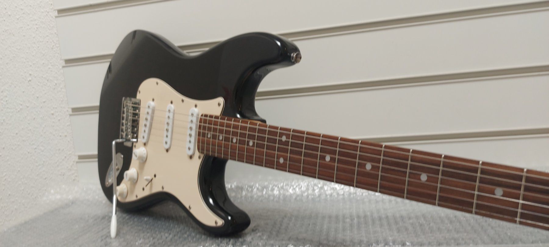 Aria Strumenti musicali: Aria STG Series black neuwertig – Nuovo (secondo la descrizione) da Glattbrugg venduto da Swissmusik 2