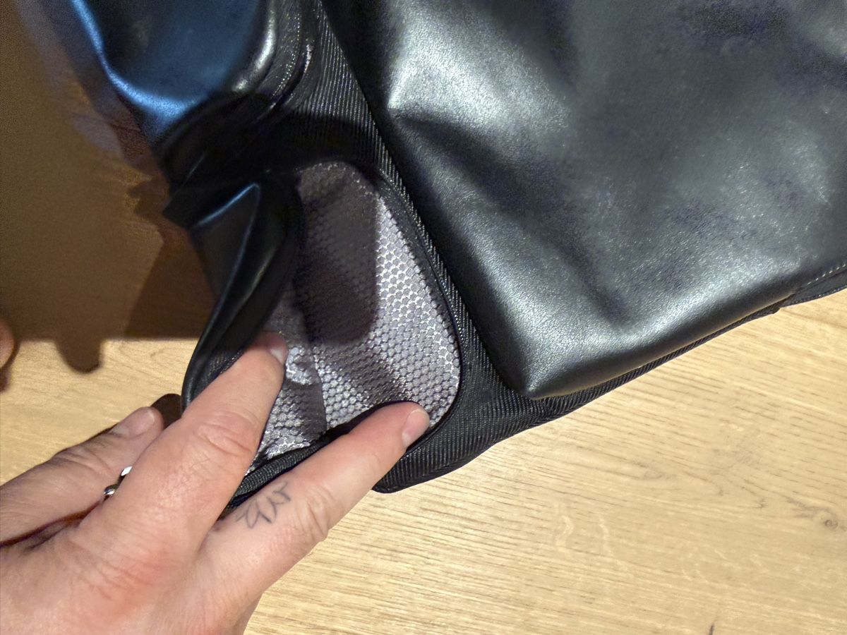 Montblanc Borse: Montblanc Nightflight Notebook Bag – Usato da Erlinsbach venduto da homer2478 3