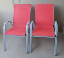 2 Gartenstühle / Balkonstühle in Rot – guter Zustand