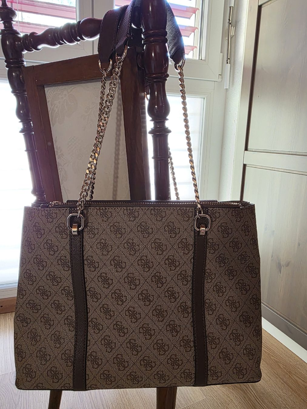 Guess Borse da donna: Sac cabas Guess avec pochette monogramme  – Usato da Collonges venduto da 2D_Collector 7