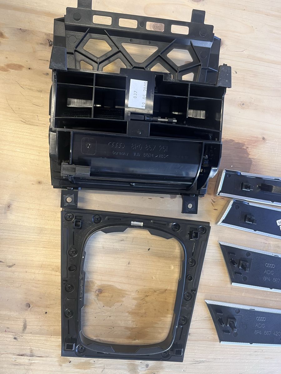 Audi Toutes les pièces auto: Garniture interne Audi A3/S3/Rs3 8P – D'occasion à Lausanne par kamikazy 8