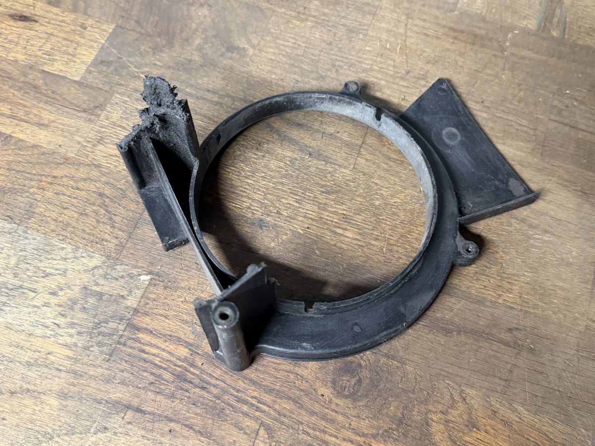 Mofa-Ersatzteile: Halter Abdeckung Mofa Minarelli V1  – Gebraucht aus Bolken von si.x.las 1