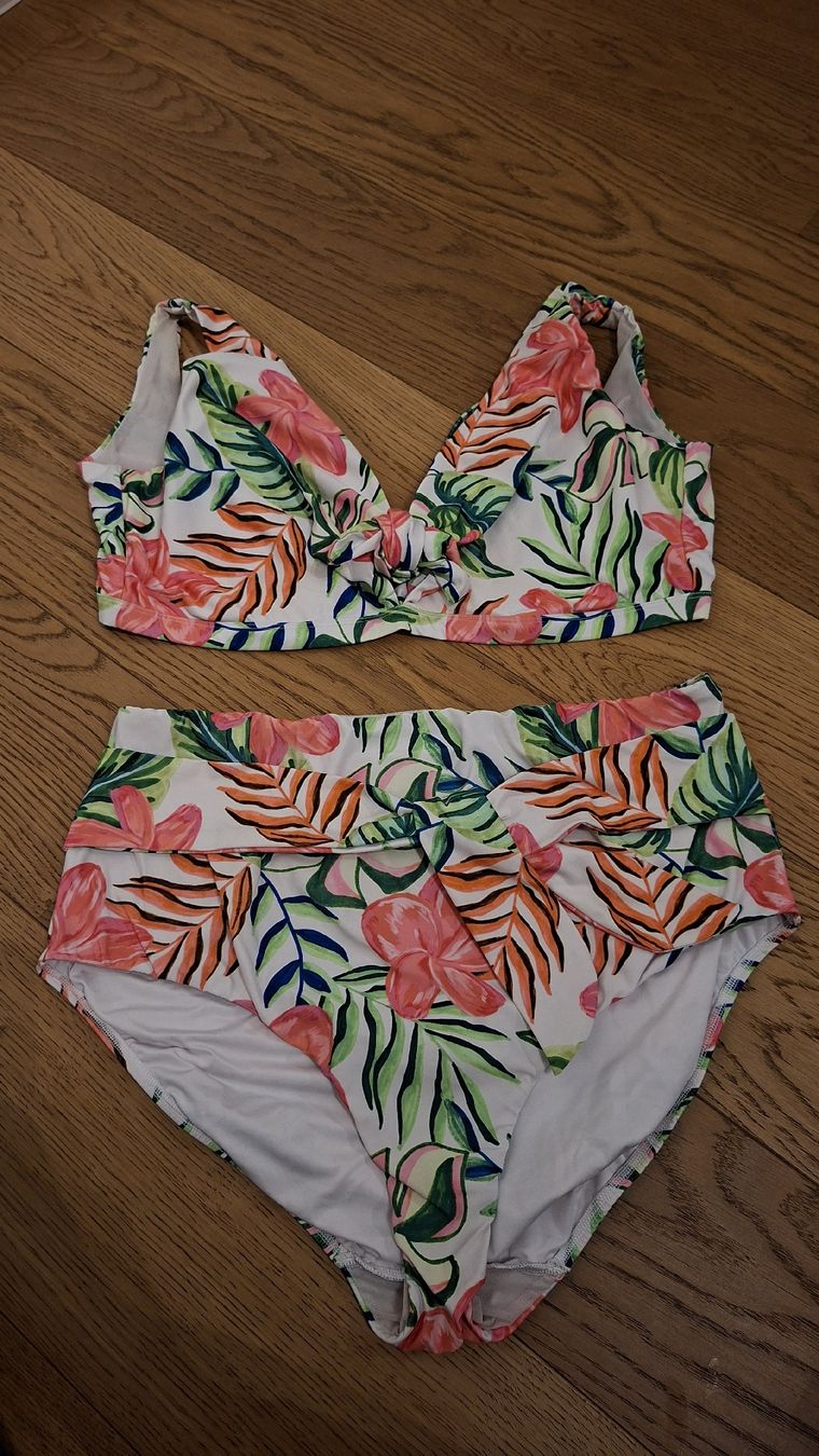 Costumi da bagno & Bikini: Bikini von Bravissimo in 75J – Usato da Oberengstringen venduto da Kimchimon