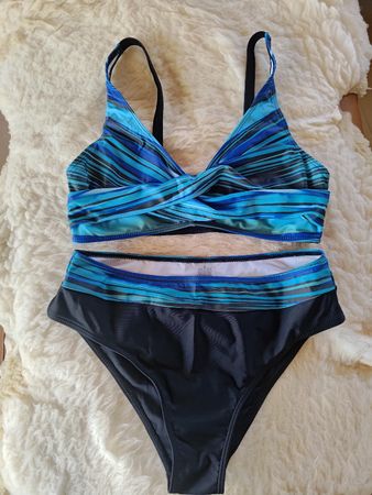 Neues 2 Farbiges Bikini Hellblau / Schwarz in Gr. L