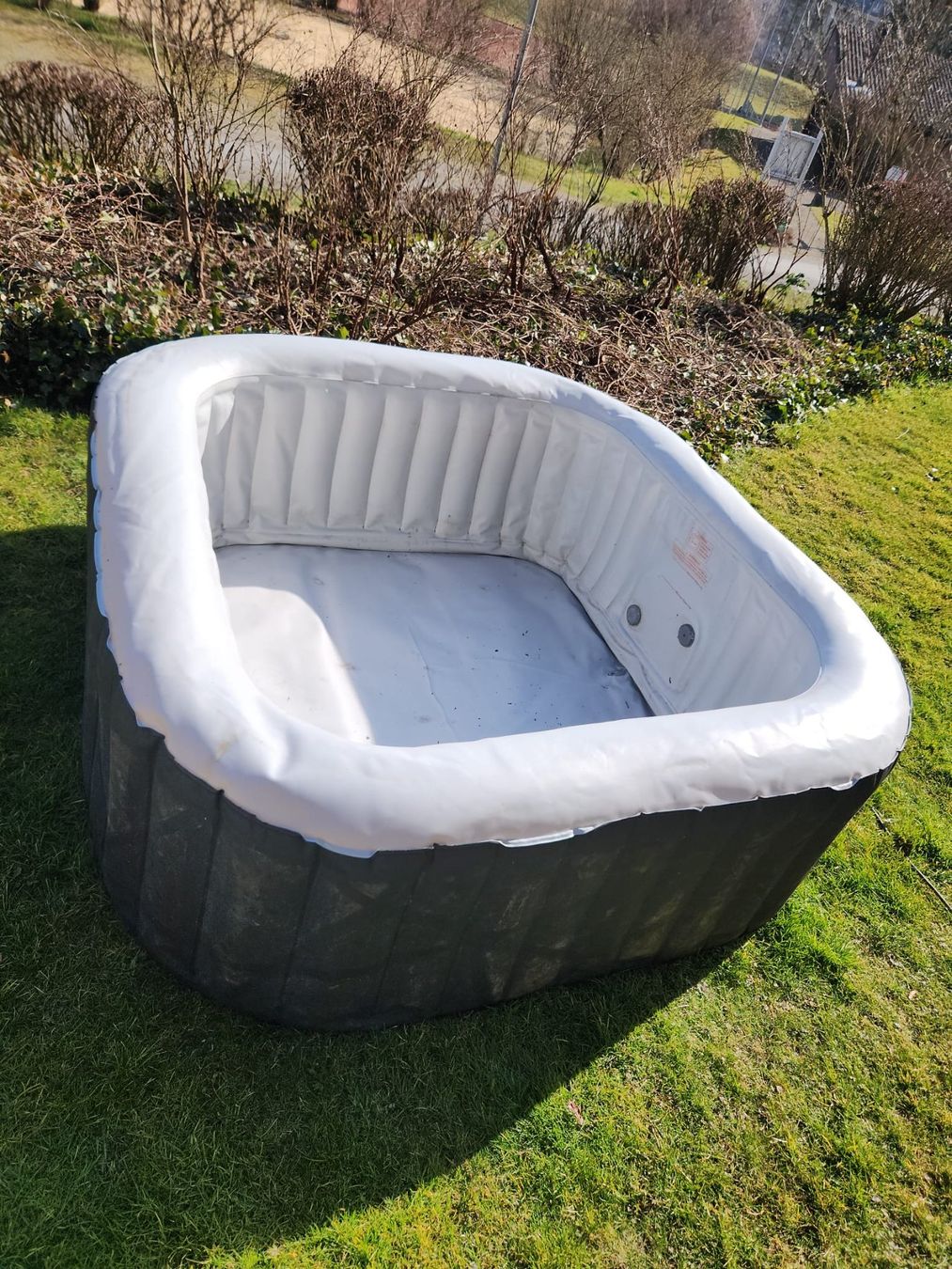 Whirlpool: Whirlpool mit Rattan Umrandung – Usato da Bischofszell venduto da LOCOS 3
