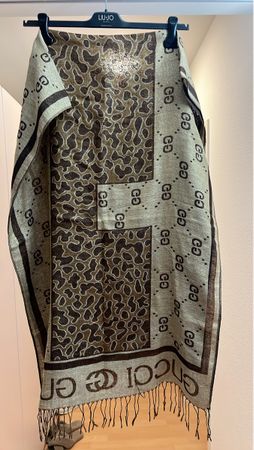 Schal mit Leo-Muster und Logodruck „Gucci“ 