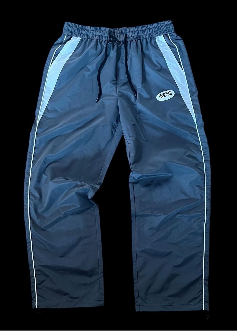 Pantaloni: Hosen – Usato da Sigriswil venduto da Krugle83