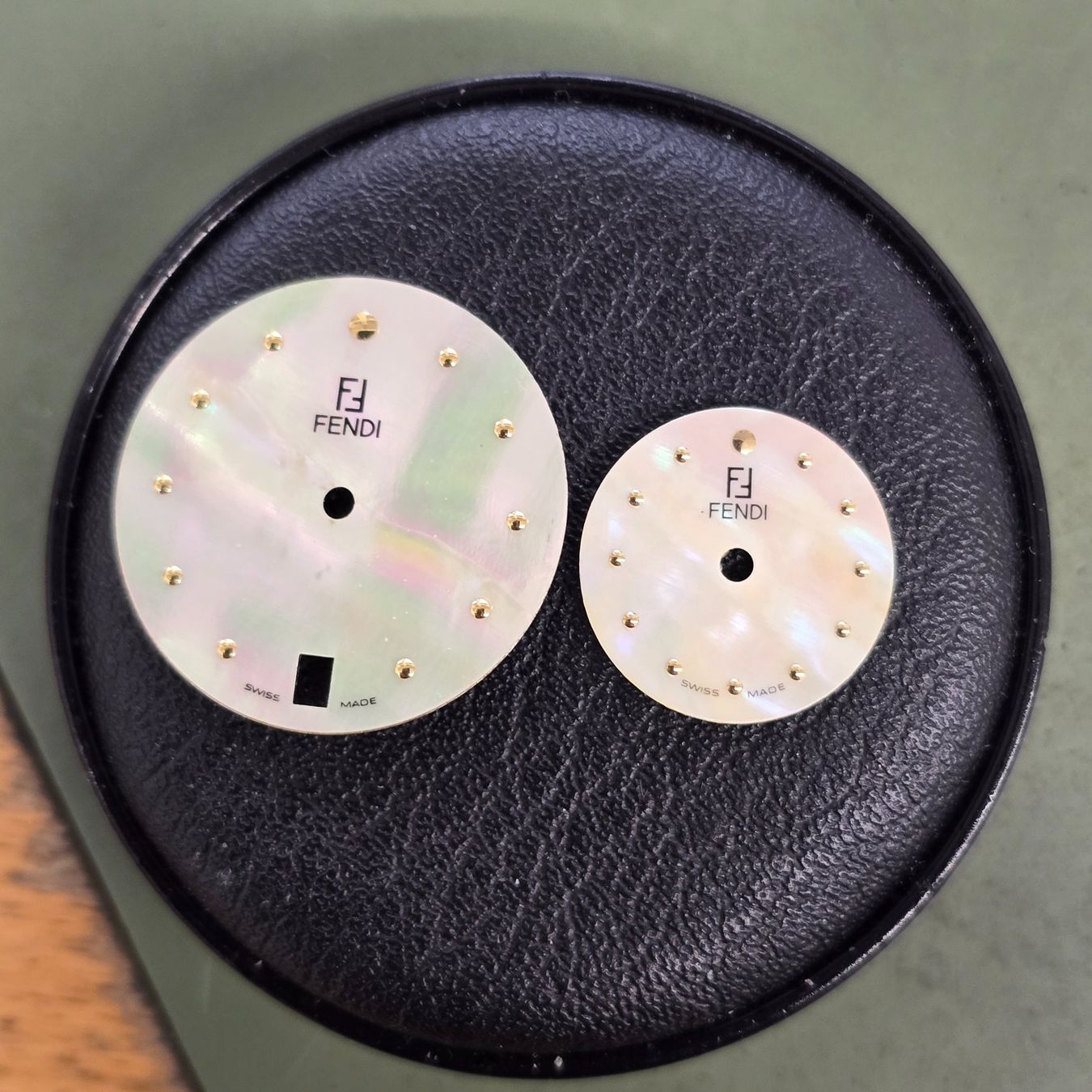 Fendi Orologi: 2 cadrans Fendi  en nacre – Usato da Tramelan venduto da Nirdan