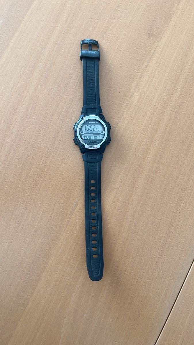 Montre numérique Casio, noir, état acceptable (Gebraucht) in Bex für ...