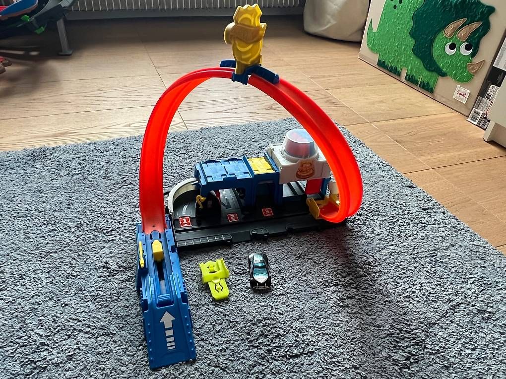 Hot Wheels Piste: Hot Wheels City Super Polizeistation – Usato da Gelterfingen venduto da myr_bgf6
