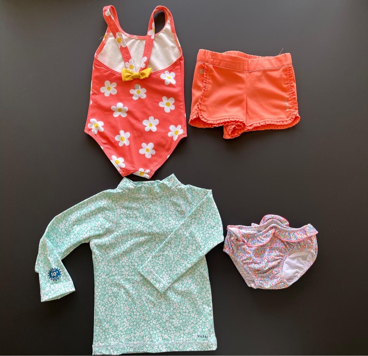 Vertbaudet Lotti & Set di vestiti: Girls Swim Set Bundle - 24 Months – Usato da Wilen b. Wollerau venduto da seb_s6jm