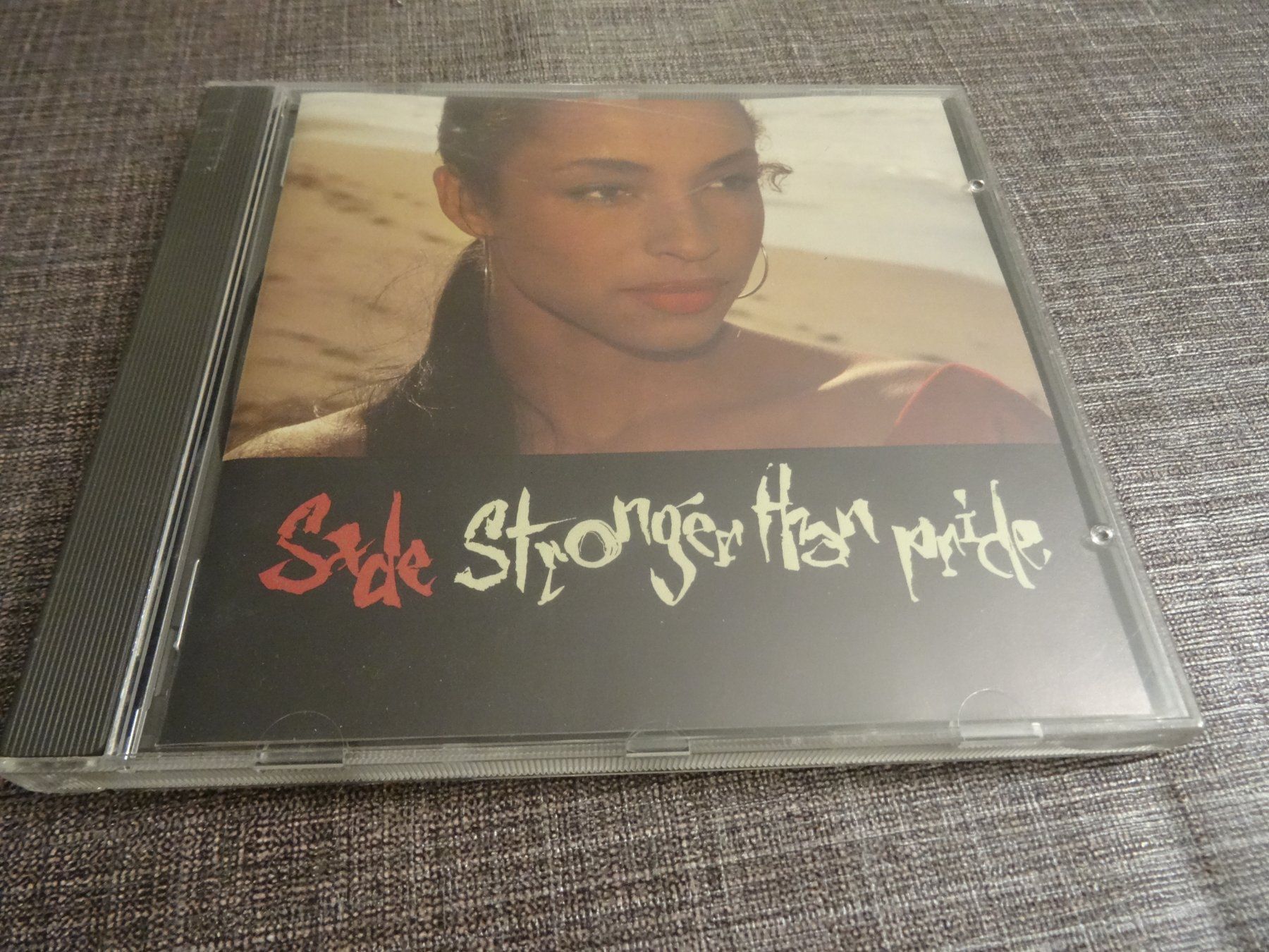 CD: Sade Stronger Than Pride CD – Usato da Olten venduto da Disc-Ausverkauf