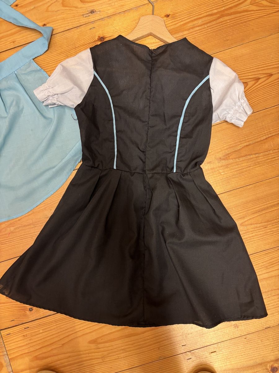 Costumes: Dirndl mit Schürze, Grösse 122/128 – D'occasion à Büren an der Aare par Nikito2001 1