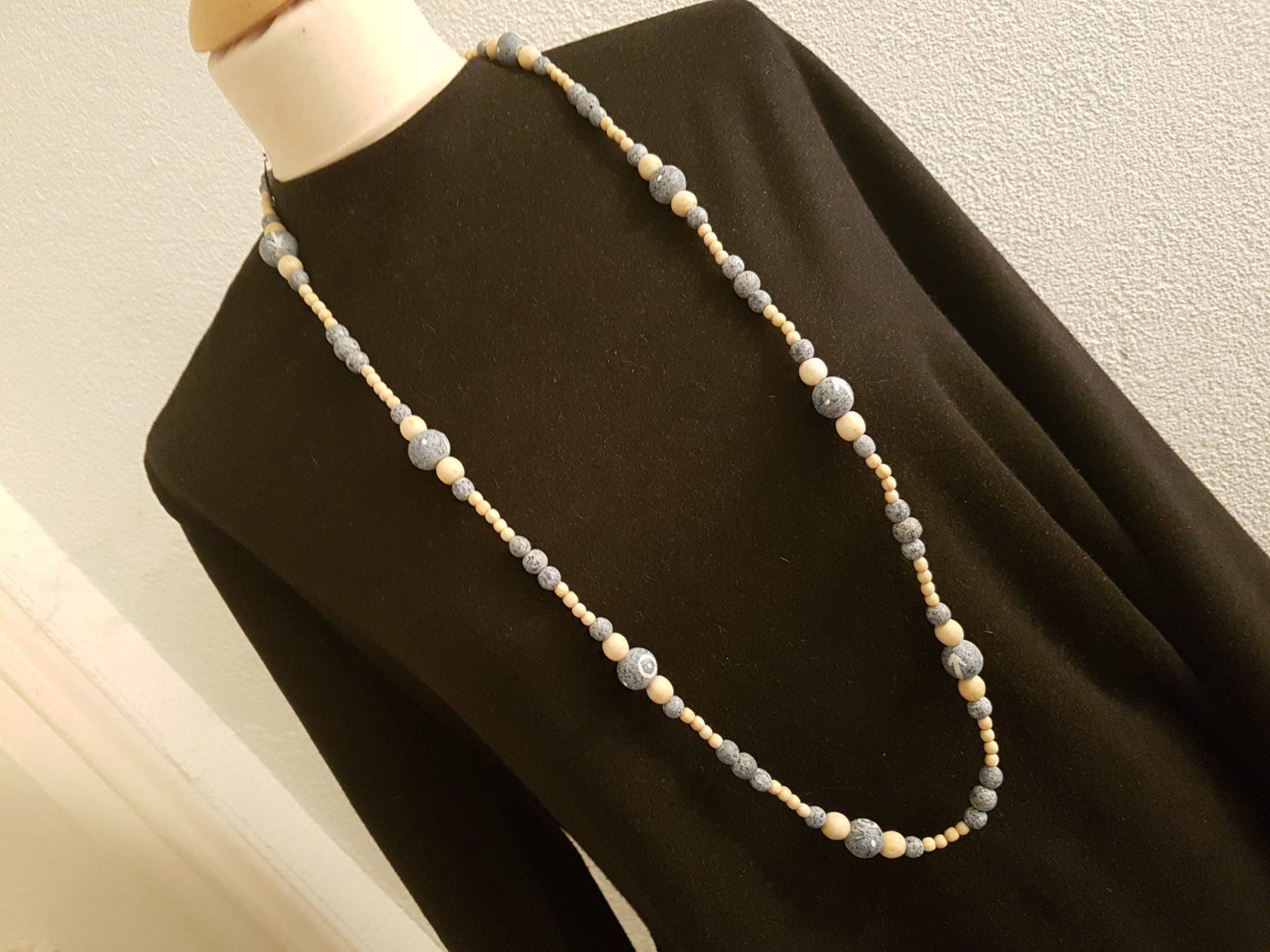 Catenine: Kette beige blau ciel maritimer Look. ca. 104cm – Usato da Ettingen venduto da Maranathatalitha 2