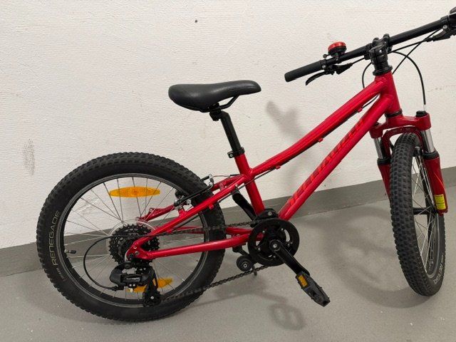 Specialized Velos: Fahrrad Specialized Hotrock 20 – Gebraucht aus Zürich von hrv_wm9n 1