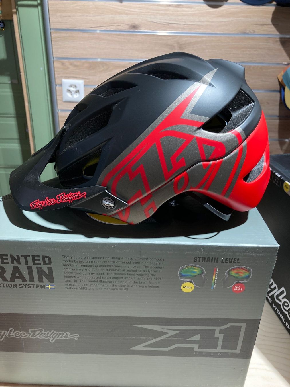 Helme: Troy Lee A1 Mips Helm Classic Black/Red, X-Small – Neu (gemäss Beschreibung) aus Lauterbrunnen von Imboden-Bike 1
