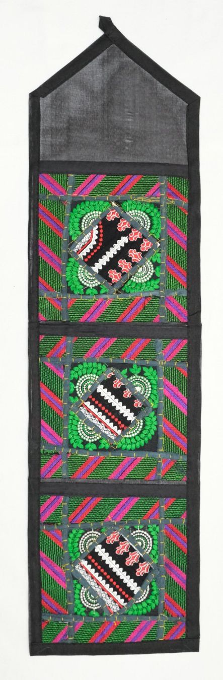 Tutte le decorazioni: Patchwork Wandbehang mit 3 Fächern dekorativer Organizer – Nuovo (secondo la descrizione) da Zürich venduto da Masala-Oase 1