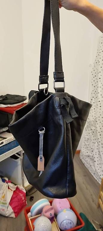 Taschen für Damen: sac a main Esprit en cuir – Gebraucht aus Lausanne von yannaroundtheworld 1