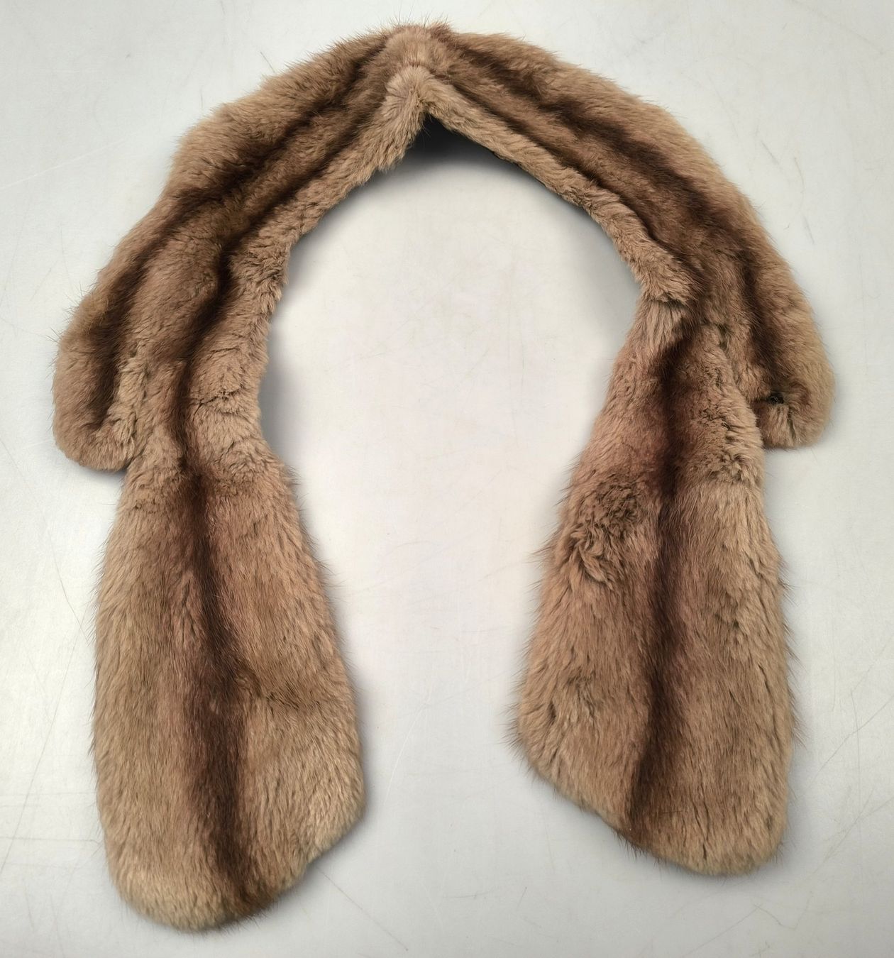 Foulards & écharpes: Pelzkragen / Stola – D'occasion à Rüti ZH par Restwert_Rueti_ZH