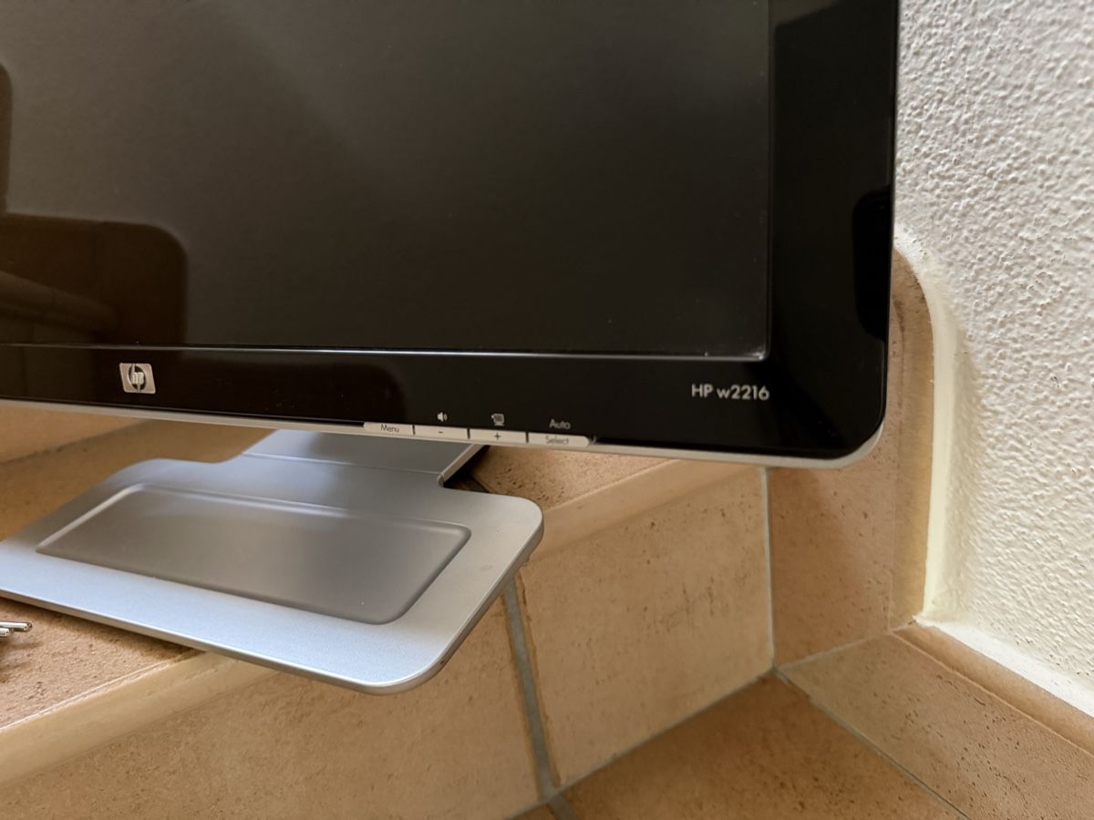 Monitor: Monitor HP w2216v 22" LCD – Usato da S. Pietro venduto da pap_nd2w 1